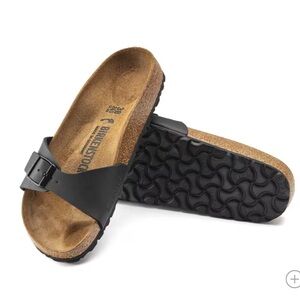 Cute black single strap Birkenstocks - Madrid style
